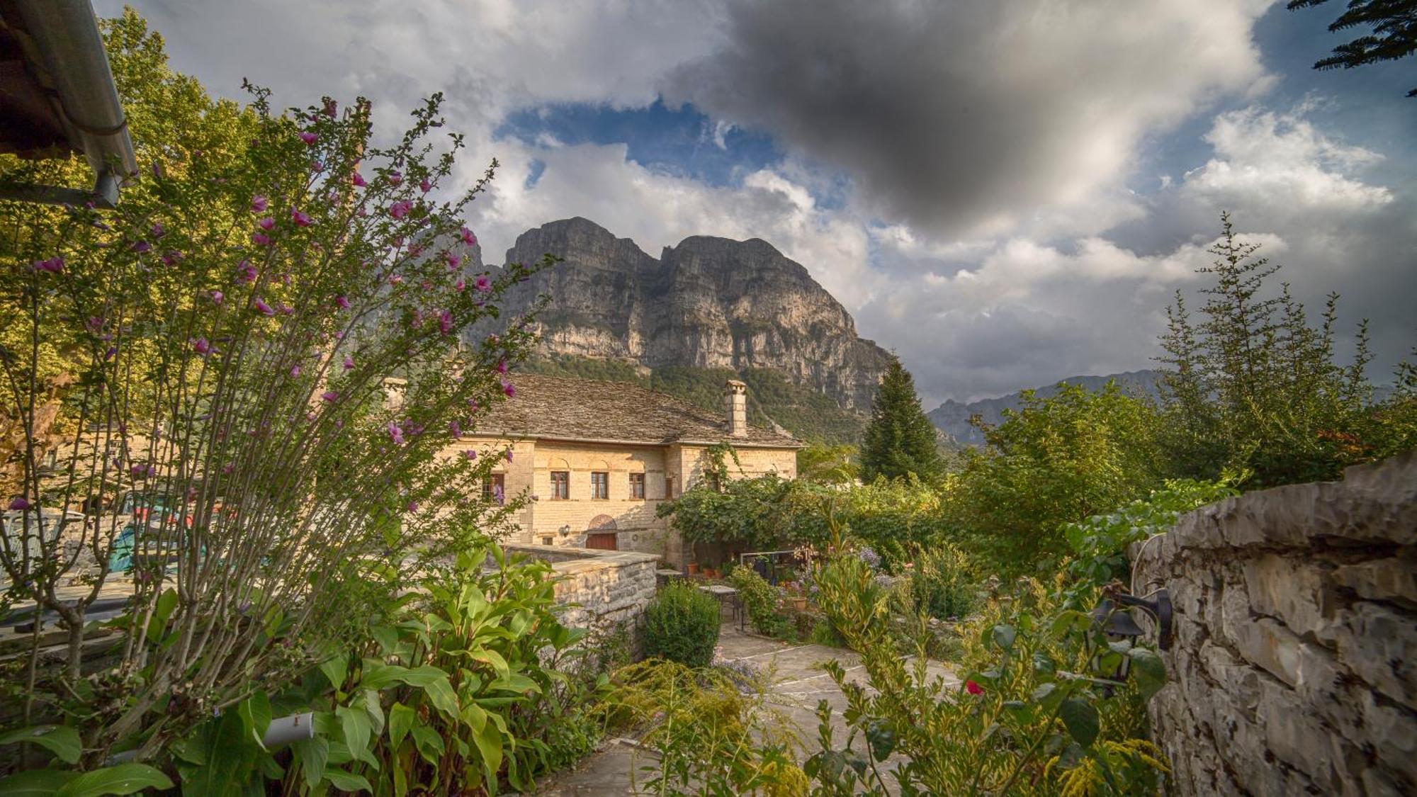Astraka Guesthouse I ปาปิงโก ภายนอก รูปภาพ
